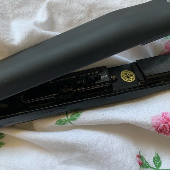 Medium sized, black NuMe hair straightener - Picture 5 of 5
